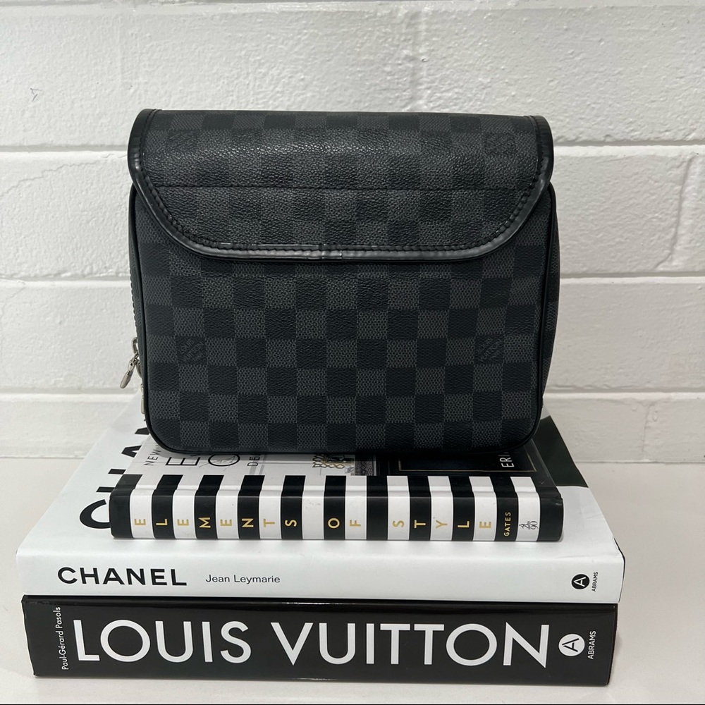 Louis Vuitton Case - Picture 2 of 15